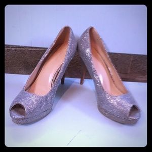 Attention high heels silver wedding or prom ready